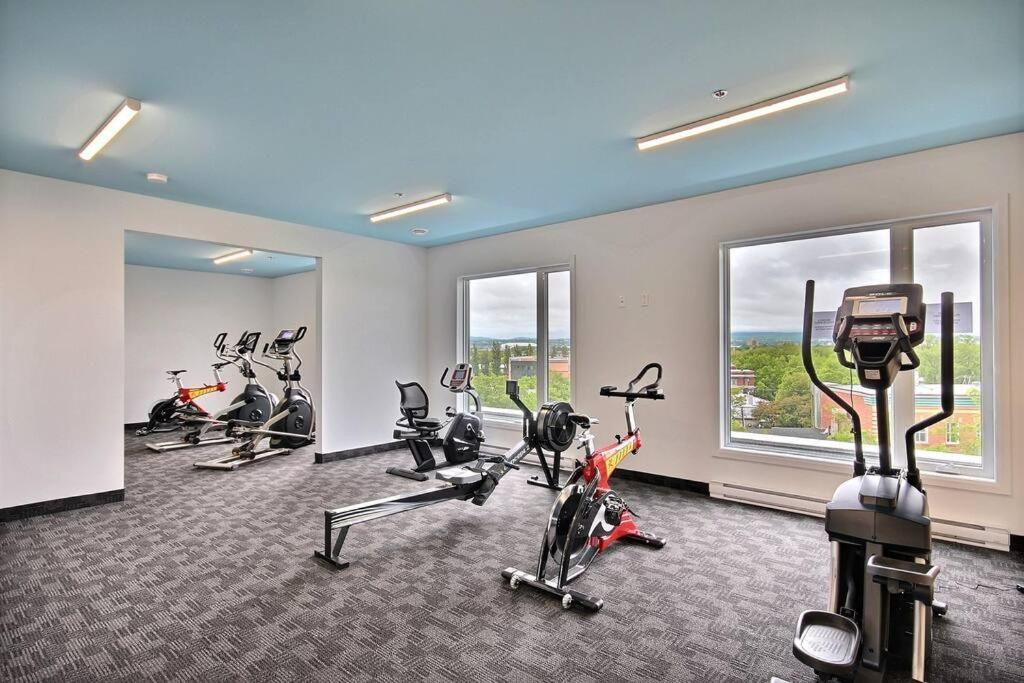 Good Vibes Only -Modern And Spacious 2 Bedroom Condo 4 Beds Free Parking, Gym Ciudad de Quebec Exterior foto